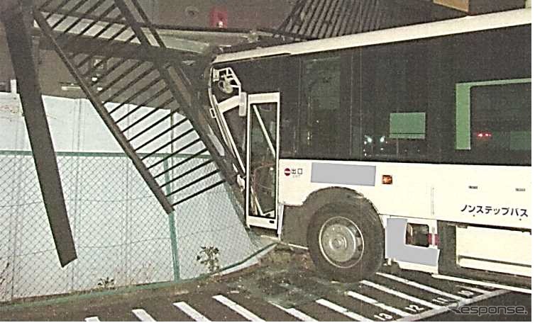 東京都小金井市で発生した乗合バスの衝突事故《出典 国土交通省》