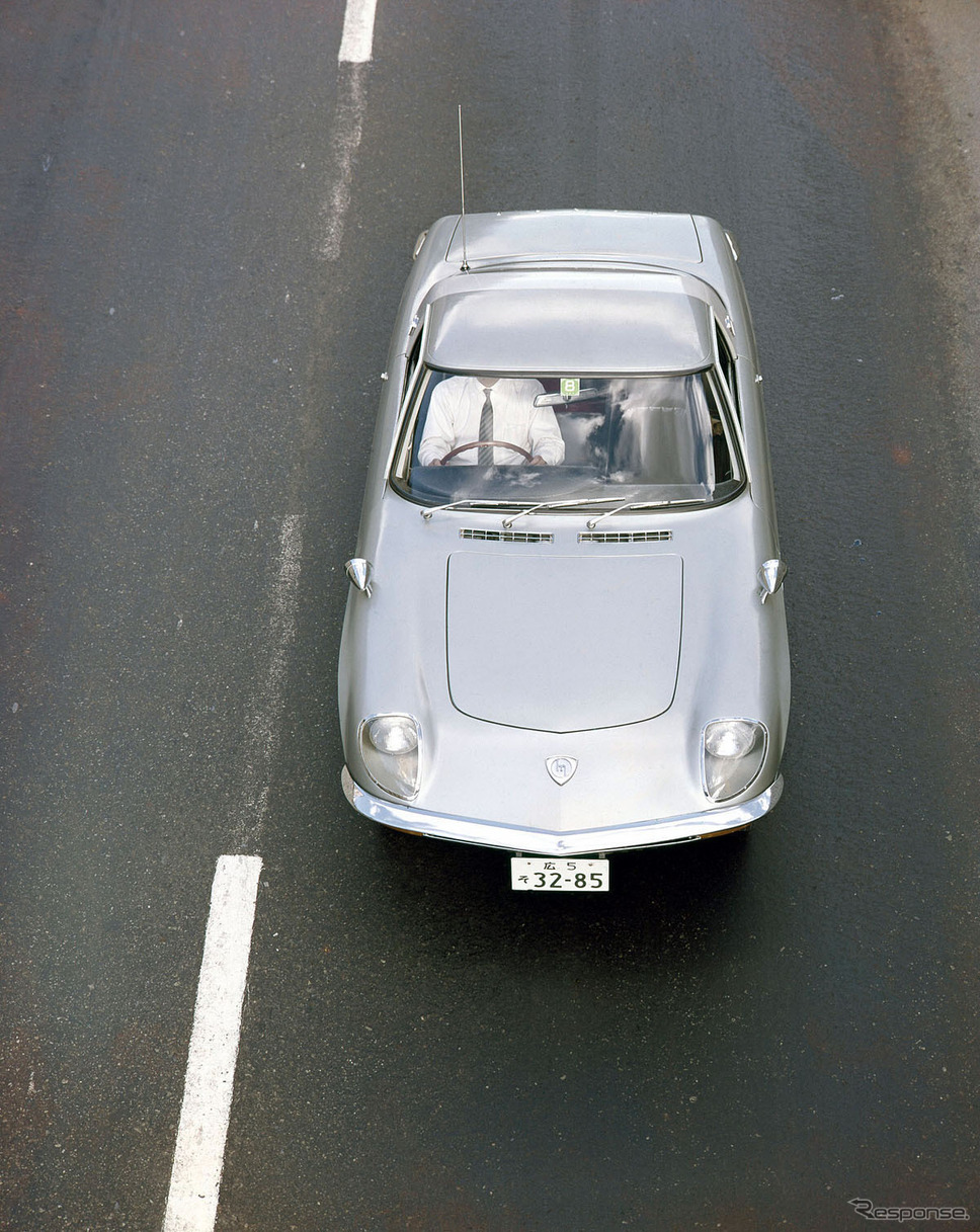 マツダ802（後のコスモスポーツ）、試作車第1号「L402A」（1963年）《画像提供 マツダ》