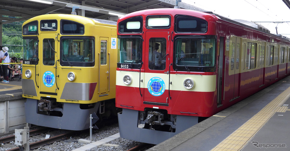 西武鉄道は京急電鉄の「みさきまぐろきっぷ」を西武線各駅で発売する。写真は西武鉄道の黄色い電車（左）と、京急風に塗装した西武鉄道の電車。《撮影 小佐野カゲトシ》