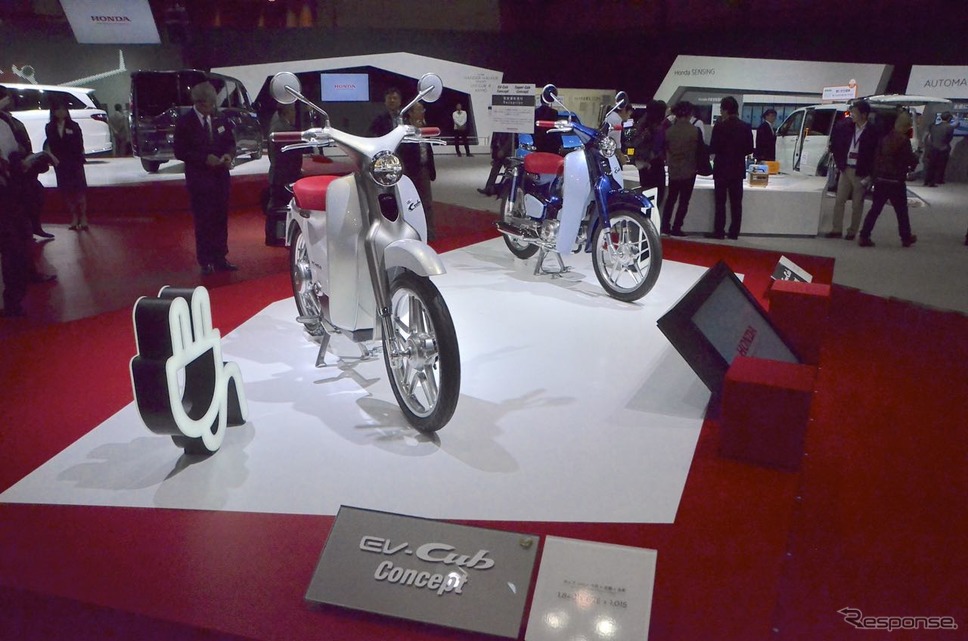 2015年東京モーターショーで披露した『EV-Cub Concept』《撮影　青木タカオ》