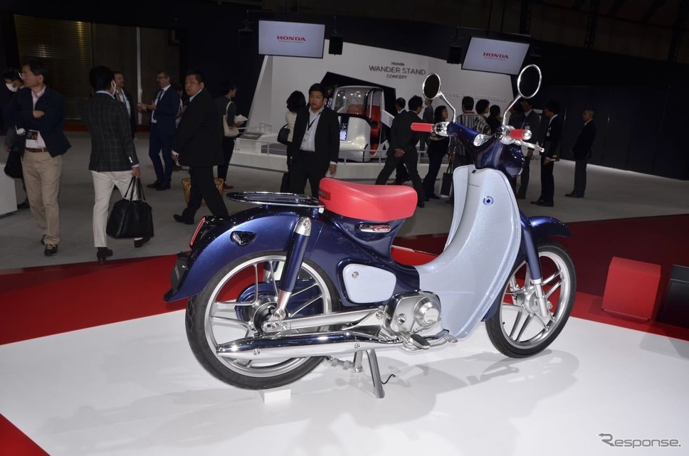 2015年東京モーターショーで披露した『EV-Cub Concept』《撮影　青木タカオ》