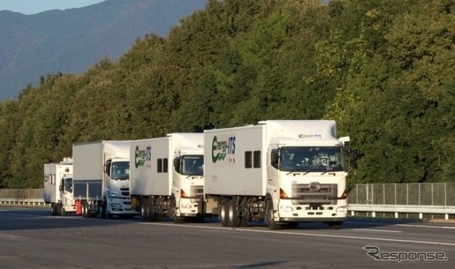 トラックの隊列走行（参考画像）《画像提供 新エネルギー・産業技術総合機構／エネルギーITS推進事業　2012年度》