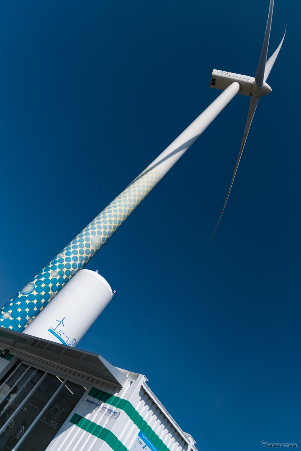 横浜市風力発電所「ハマウィング」《撮影：阿部哲也》