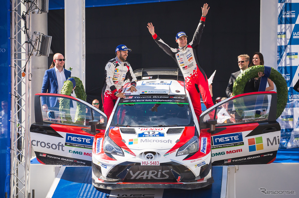 WRC初優勝を飾ったラッピ（右）とコ・ドライバーのヤンネ・フェルム。《写真提供 TOYOTA》