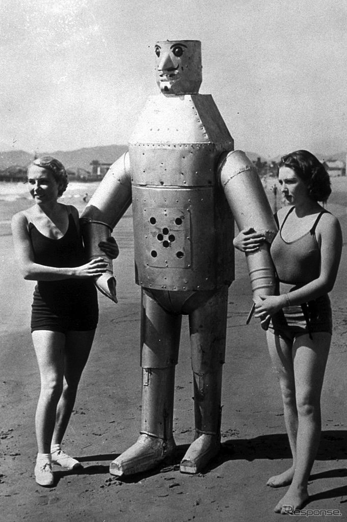 1935年頃の遠隔操縦ロボット　(c) Getty Images