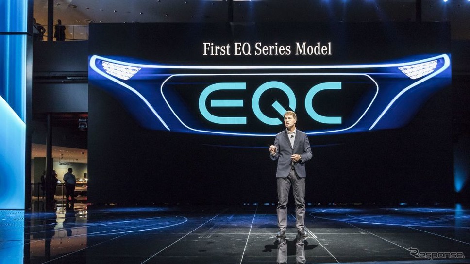 EQブランドの最初の市販車の車名を「EQC」と発表するダイムラーのメルセデスベンツ乗用車開発担当、オーラ・ケレニウス取締役（フランクフルトモーターショー2017）
