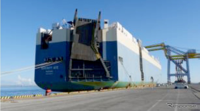 中古車の輸出。那覇港に寄港中の自動車船SERENITY ACE（参考画像）