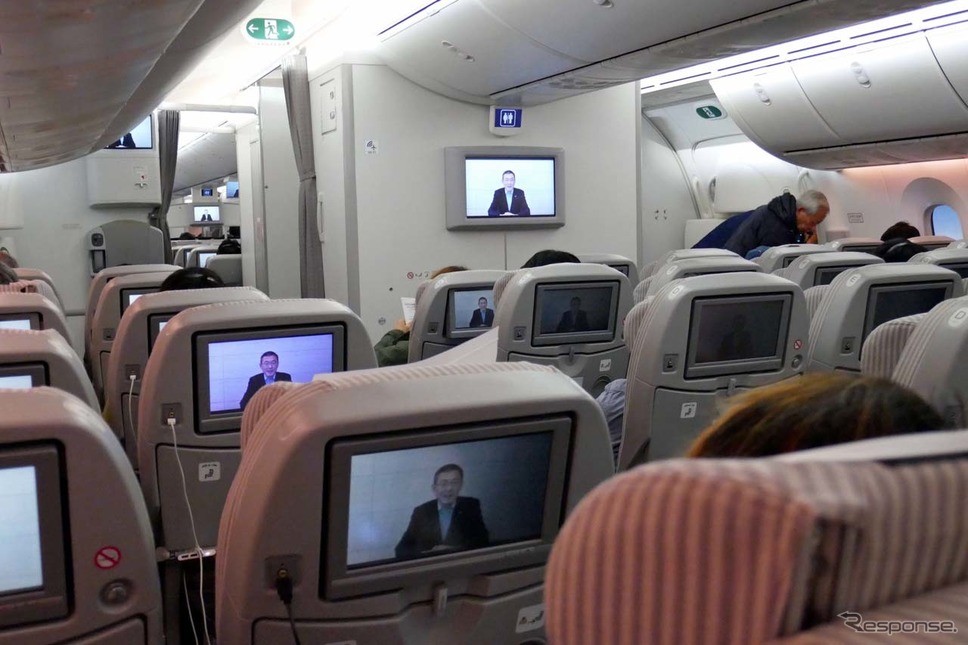 JALの機内でスバルの社長のビデオメッセージが流れるのは壮観でもあった