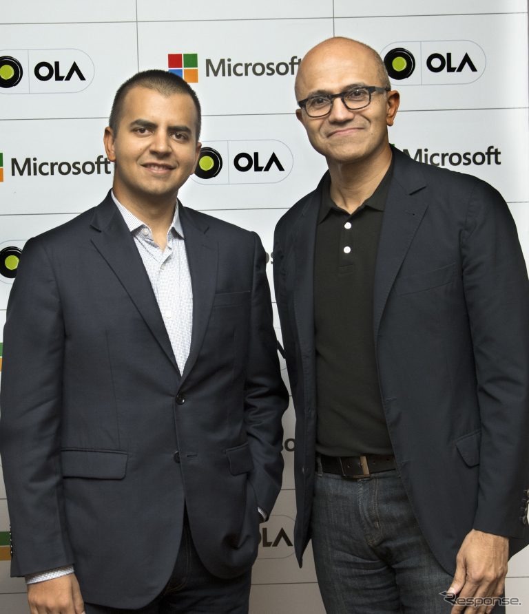 提携を発表するインドの配車サービス最大手のOlaとマイクロソフトの両CEO