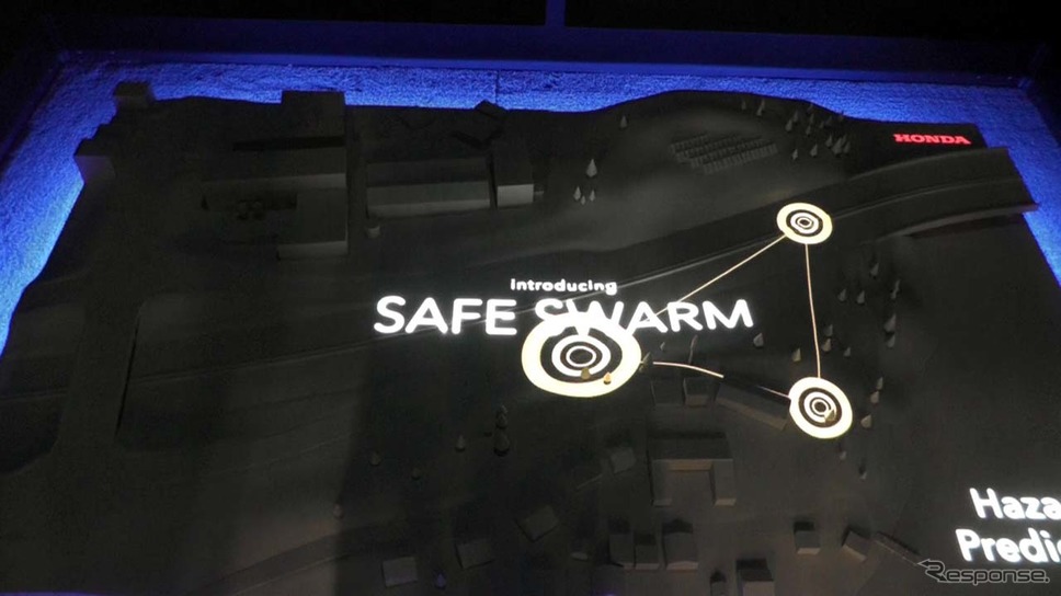 クルマ同士やインフラ側とつながることでスムーズな流れを生み出すことをコンセプトとした「Safe Swarm」