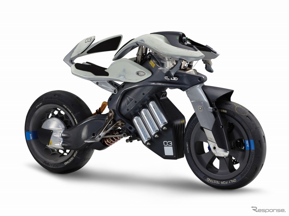 自立走行可能なAI搭載の二輪車「モトロイド」