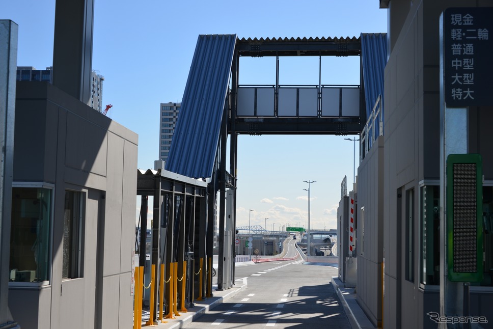 歩道橋（首都高 晴海線）《撮影 平川 亮》