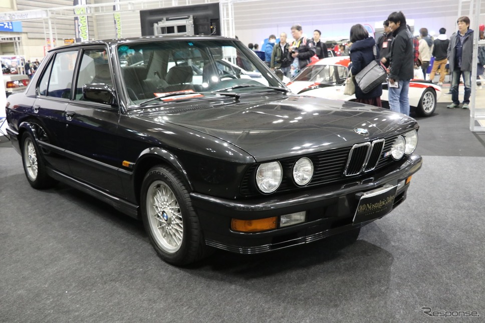 BMWは新旧のM5を展示。《撮影 中込健太郎》