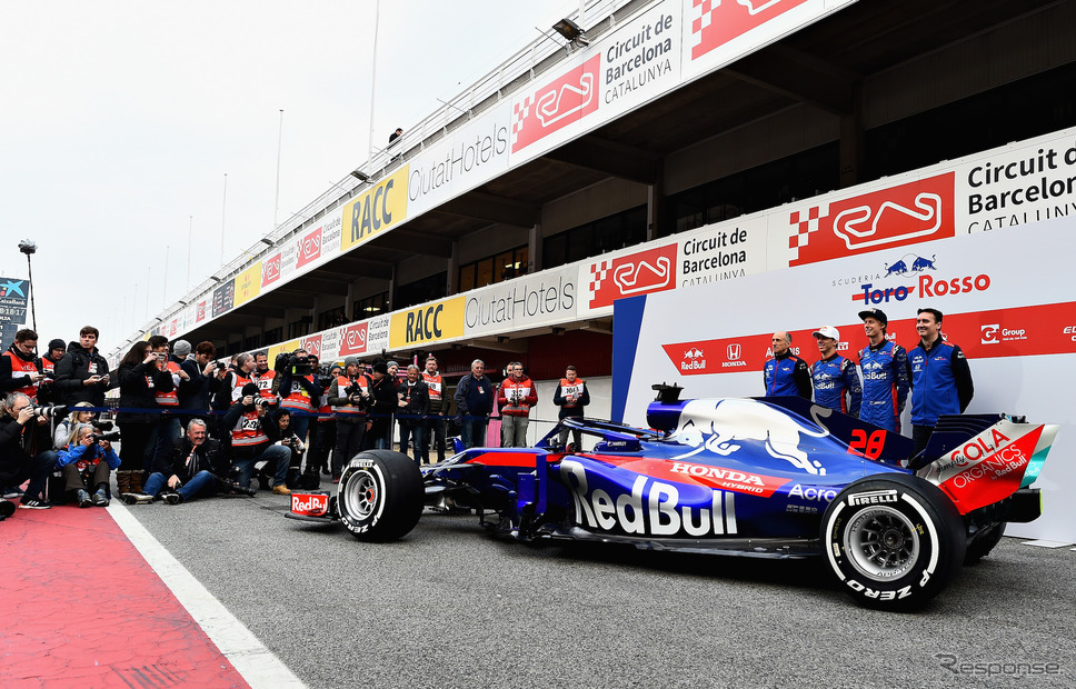 多くの報道陣がトロロッソ・ホンダの新車発表に集まった。《写真提供 Red Bull / Scuderia Toro Rosso》
