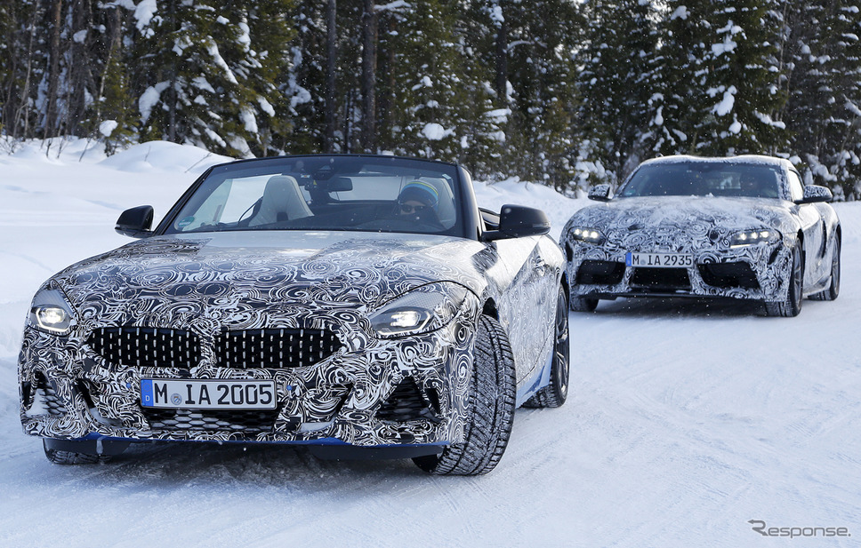 BMW Z4 新型とトヨタ スープラ （写真奥）がテストをおこなう様子をスクープ《APOLLO NEWS SERVICE》