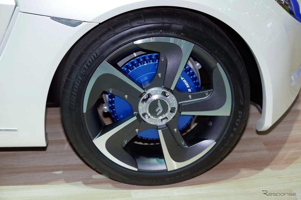 「AWD SPORTS CONCEPT」は4輪駆動方式を採用