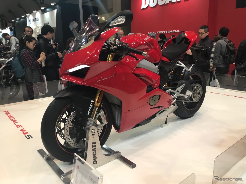 初の量産型4気筒ドゥカティ パニガーレv4 が登場 東京モーターサイクルショー18 E燃費