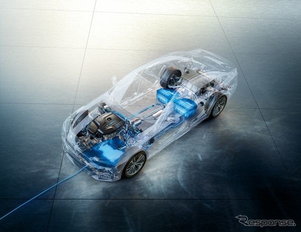BMWグループが開発した電動車の新ワイヤレス充電システム