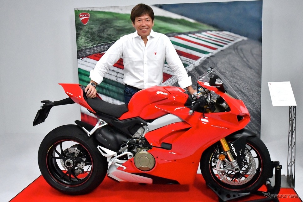 ドゥカティジャパンPR&マーケティング ダイレクター五条秀巳氏とドゥカティ パニガーレー V4画像　Ducati Japan