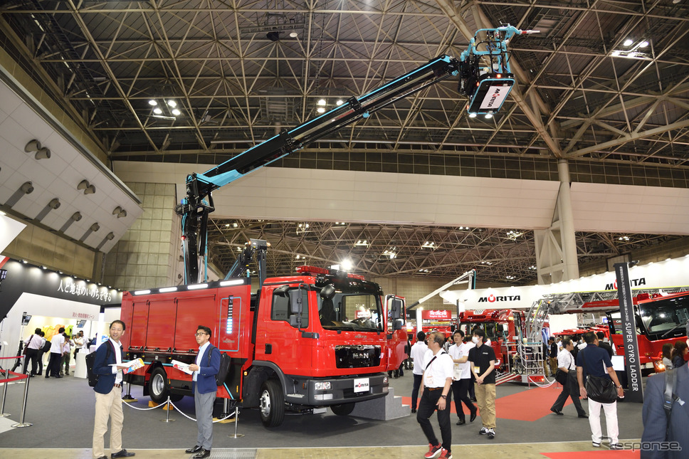 13mブーム付多目的消防ポンプ自動車MVF13海外仕様(東京国際消防防災展2018)《撮影 雪岡直樹》