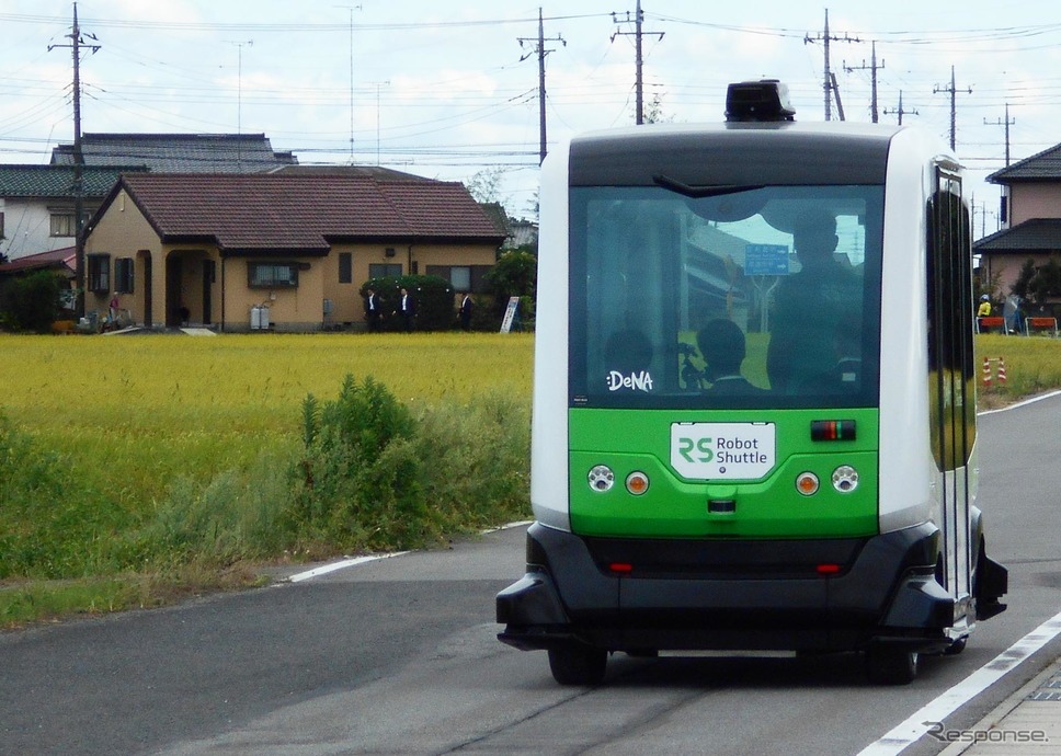 道の駅を基点に実証実験を行ったDeNAのロボットシャトル。《撮影 岩貞るみこ》
