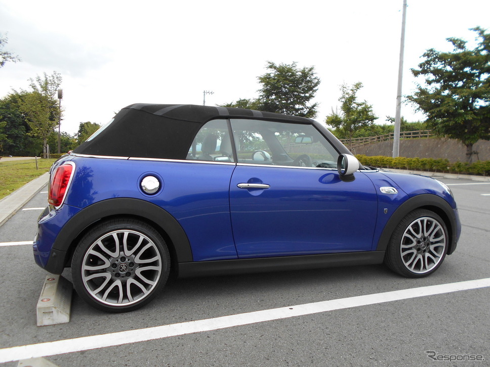MINI クーパーS コンバーチブル《撮影 岩貞るみこ》