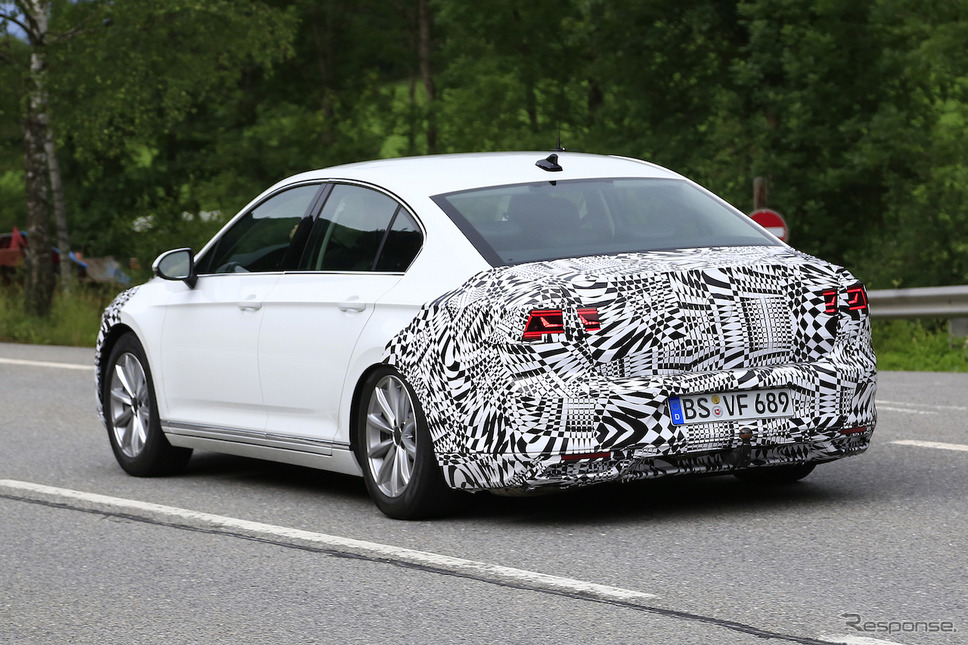 VW パサート 改良新型 スクープ写真《APOLLO NEWS SERVICE》