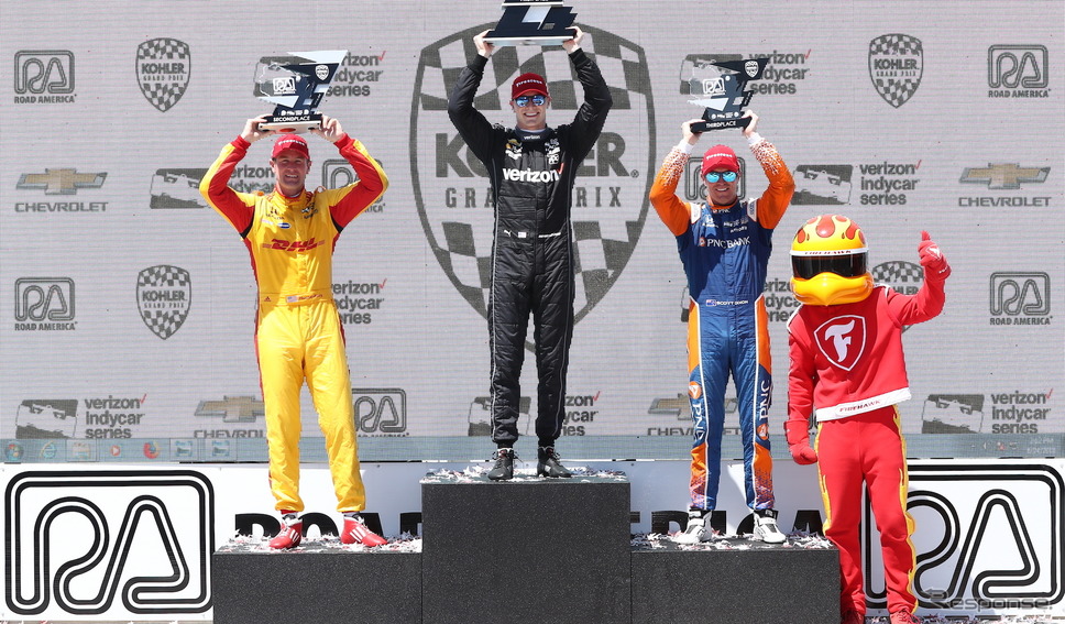 左から2位ハンターレイ、優勝ニューガーデン、3位ディクソン。《写真提供 INDYCAR》