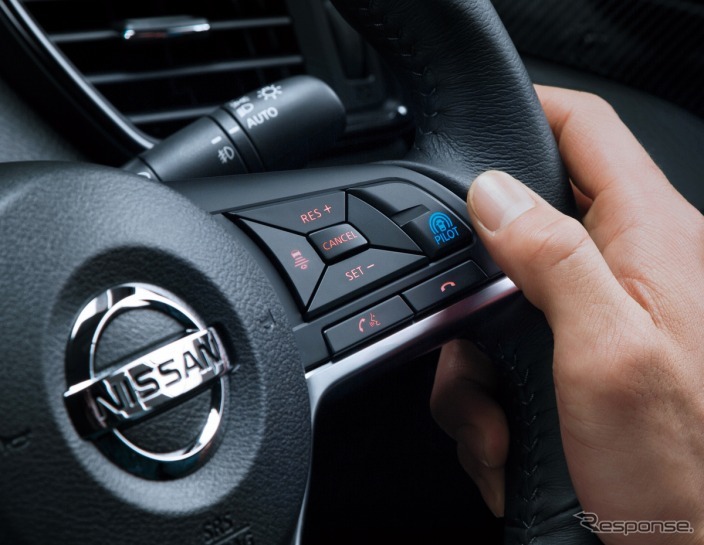日産プロパイロットの作動ボタン(参考画像)