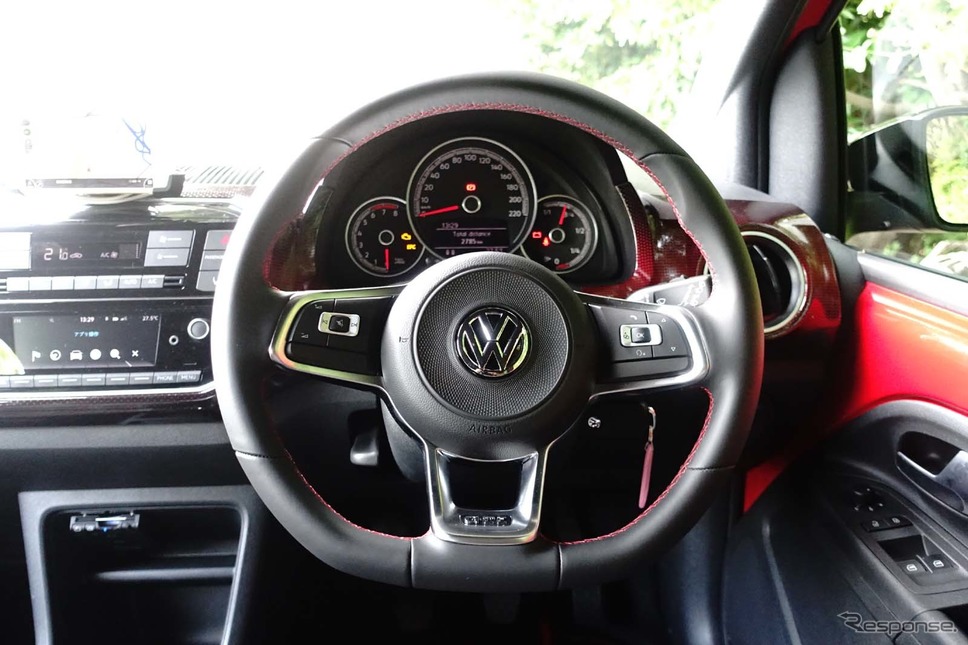 VW up！GTI撮影　中村孝仁