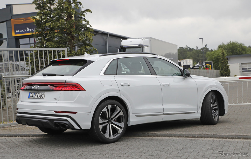 アウディ SQ8 スクープ写真《APOLLO NEWS SERVICE》