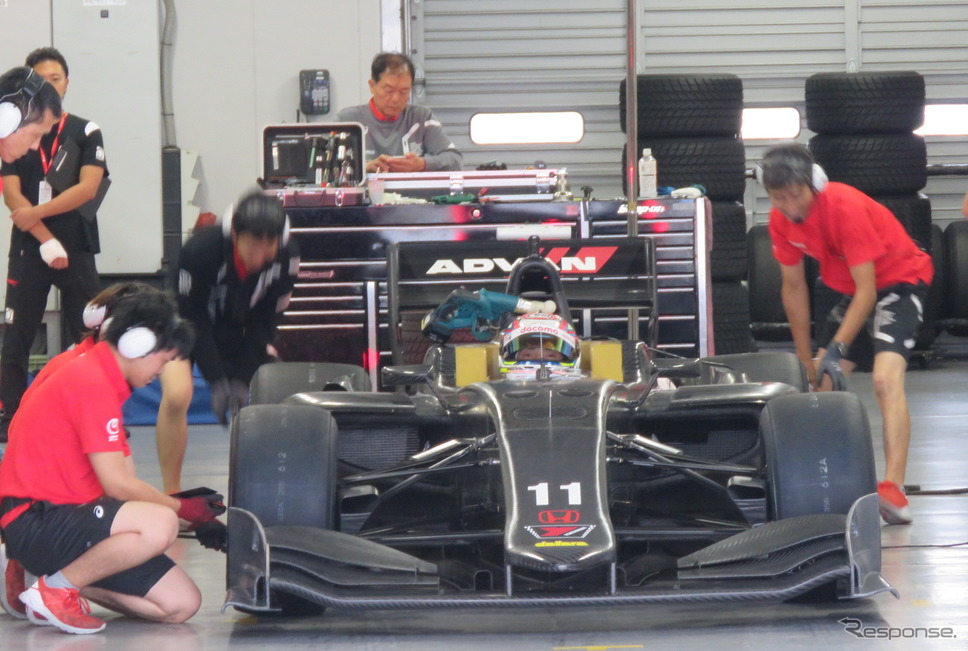 テスト2日目、「SF19」がスリックタイヤでの走行に臨んだ。《撮影 遠藤俊幸》