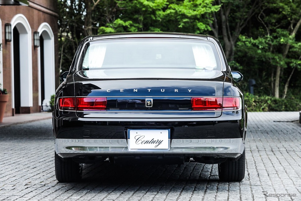 トヨタ センチュリー 新型(ボディカラー:「神威」、内装:ウールファブリック「瑞響」)《撮影 佐藤靖彦》