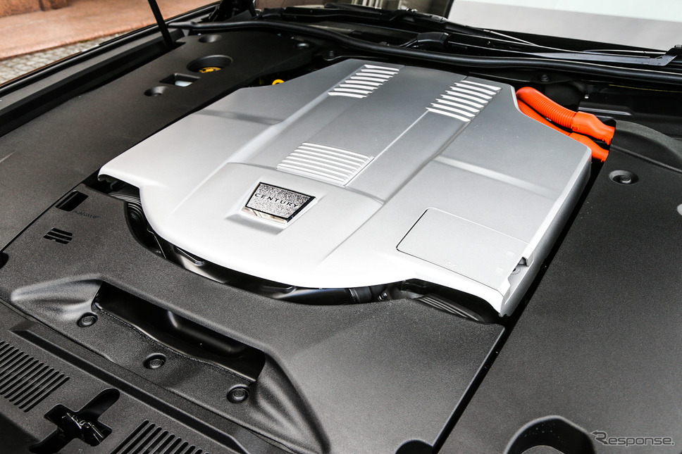 トヨタ センチュリー 新型(ボディカラー:「神威」、内装:ウールファブリック「瑞響」)《撮影 佐藤靖彦》
