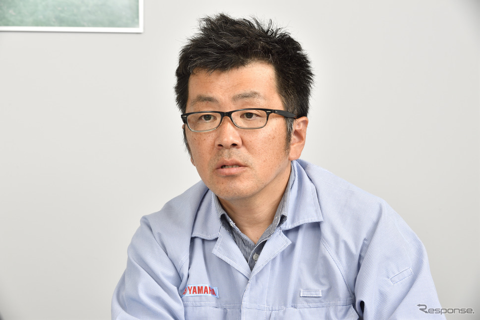 白バイ仕様のFJR開発責任者である嶋義則氏(ヤマハモーターエンジニアリング 車両開発部)《撮影 雪岡直樹》