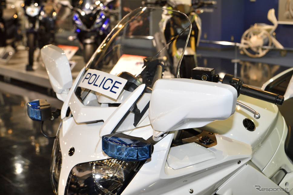 前モデルのFJRをベースとした欧州仕様の白バイ(ヤマハコミュニケーションプラザ)《撮影 雪岡直樹》