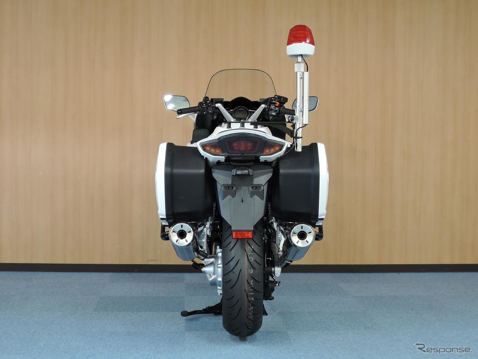 ヤマハの白バイ「FJR1300AP」《画像提供 ヤマハ発動機》