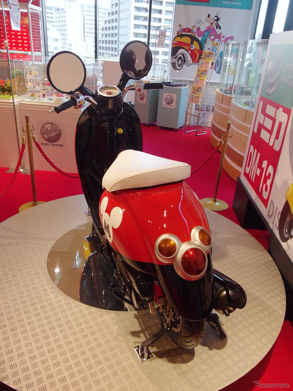 ライフサイズチムチムミッキーマウス(ディーモーターススクエア)《撮影 高木啓》