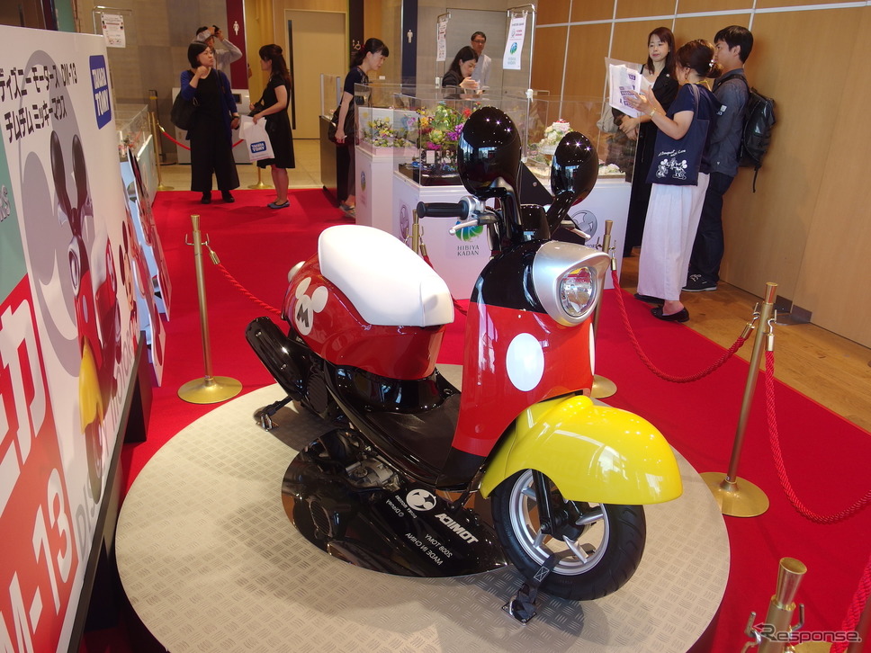 ライフサイズチムチムミッキーマウス(ディーモーターススクエア)《撮影 高木啓》