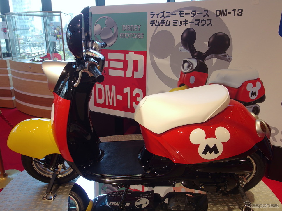ライフサイズチムチムミッキーマウス(ディーモーターススクエア)《撮影 高木啓》
