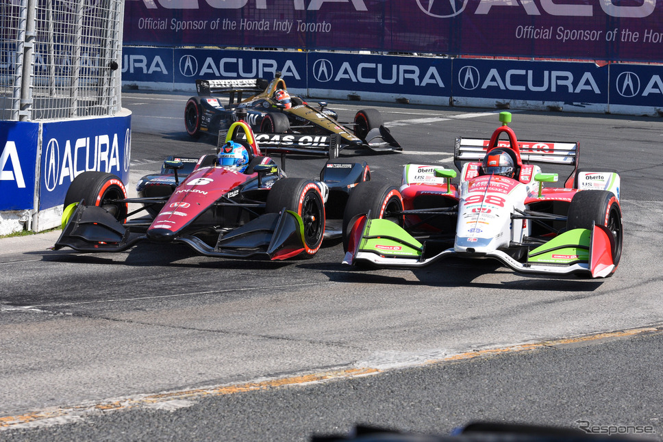 #6 ウィッケンズ(左)は決勝3位。《写真提供 INDYCAR》