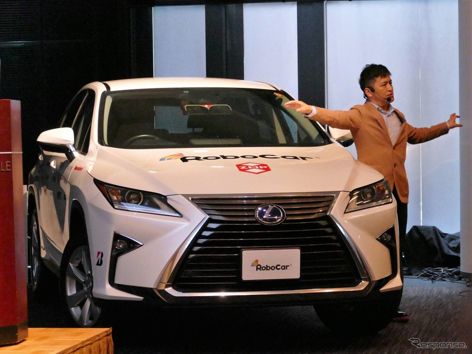新型の実験車両『RoboCar』のSUVタイプ。レクサスRXをベースとする。《撮影 佐藤耕一》