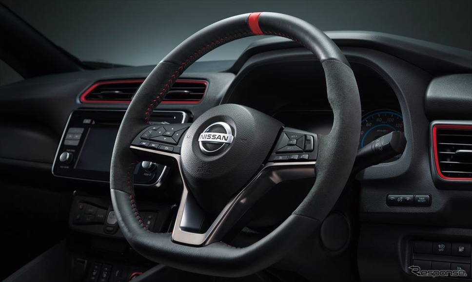 日産リーフNISMO 専用本革・アルカンターラ巻3本スポークステアリング