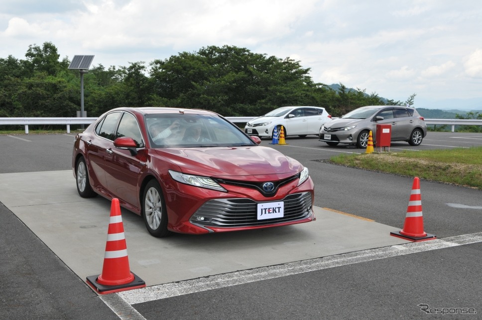 自動運転対応EPSを搭載したトヨタ・カムリの試験車両《撮影 丹羽圭@DAYS》