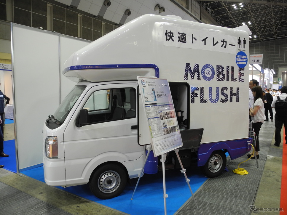 N&Nコーポレーションがリース・レンタルする「トイレカー」《撮影 山田清志》