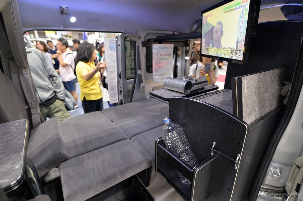 リンエイプロダクト、マイクロバカンチェス ひとりのくるま旅(東京キャンピングカーショー2018)《撮影 嶽宮 三郎》