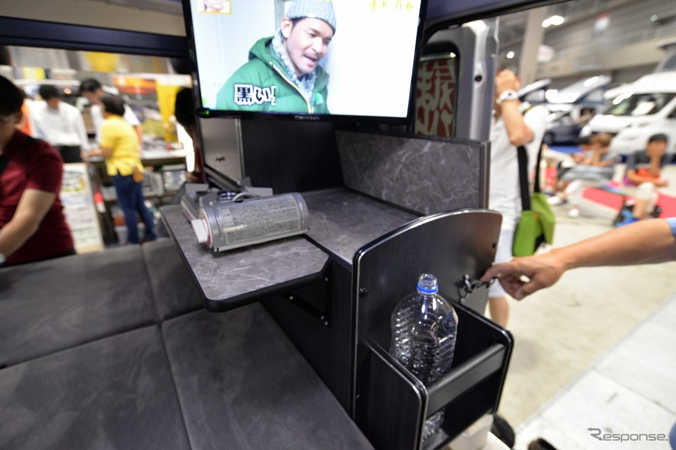 リンエイプロダクト、マイクロバカンチェス ひとりのくるま旅(東京キャンピングカーショー2018)《撮影 嶽宮 三郎》