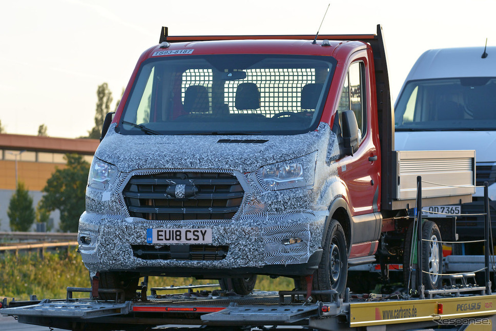 VWの4WD技術が搭載されるフォード トランジット 改良新型スクープ写真《APOLLO NEWS SERVICE》