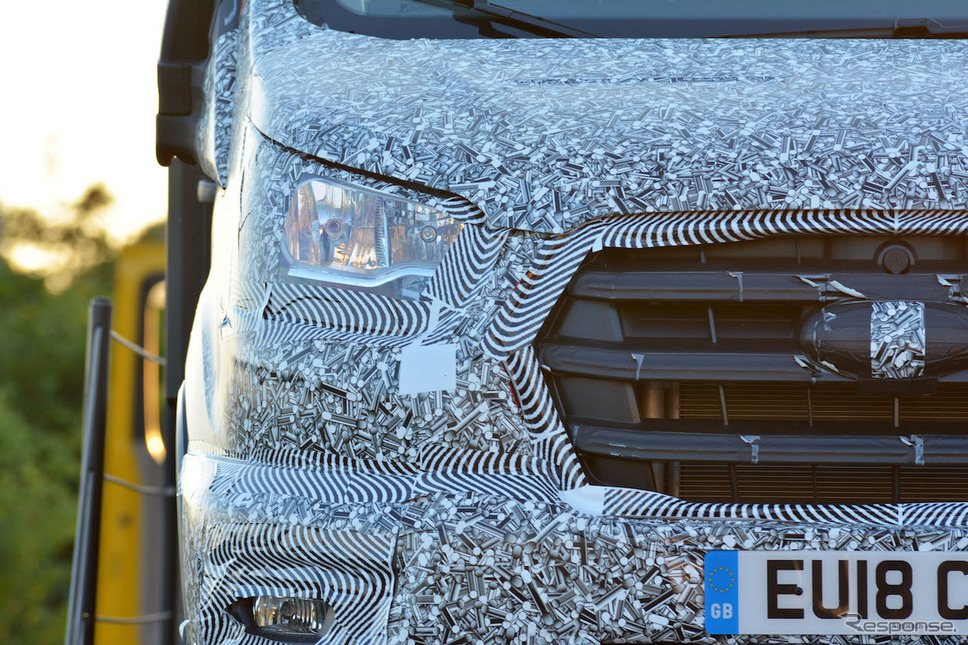 VWの4WD技術が搭載されるフォード トランジット 改良新型スクープ写真《APOLLO NEWS SERVICE》
