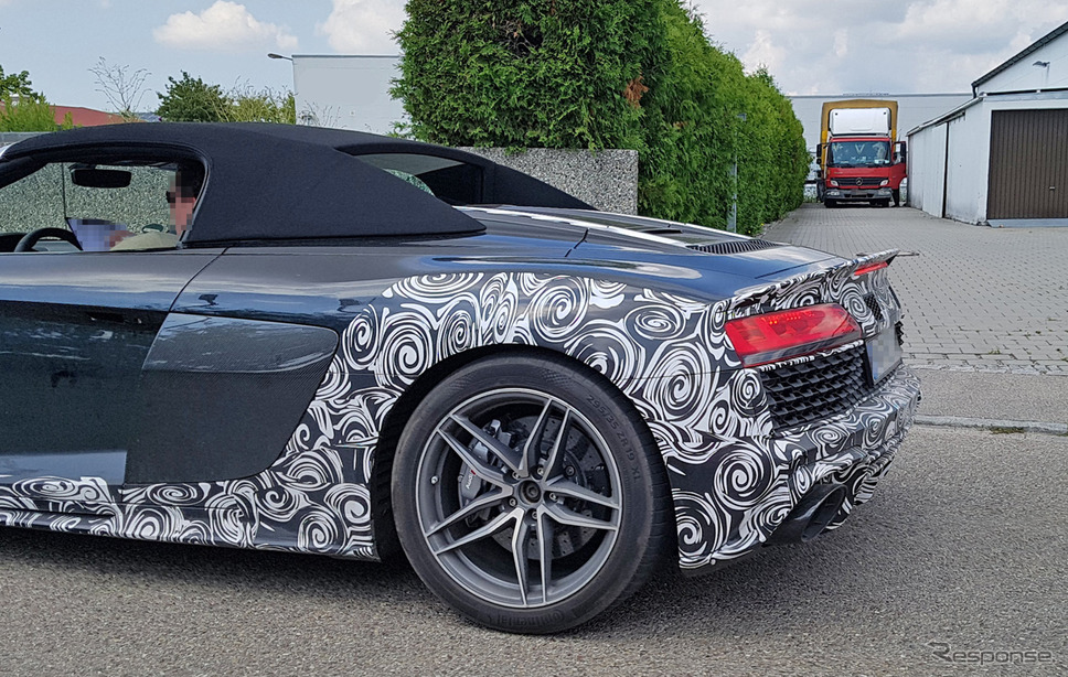 アウディ R8スパイダー をベースとした謎のプロトタイプ車両 スクープ写真《APOLLO NEWS SERVICE》